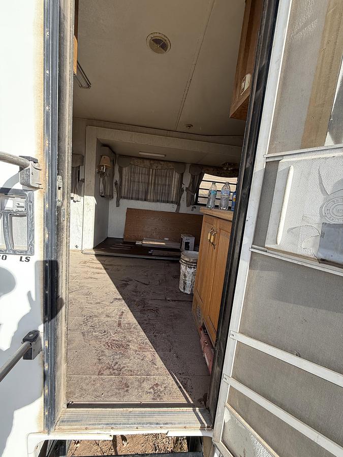 Used NUWA INDUSTRIES HITCHHICKER II 31’ T/A FIFTH WHEEL CAMPER TRAILER