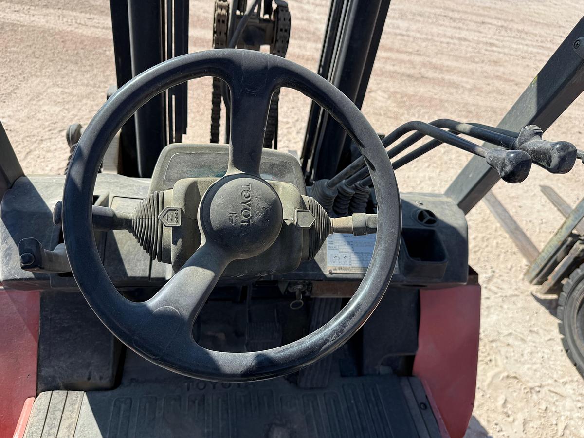 Used 2005 Toyota 7FGU35 7K forklift