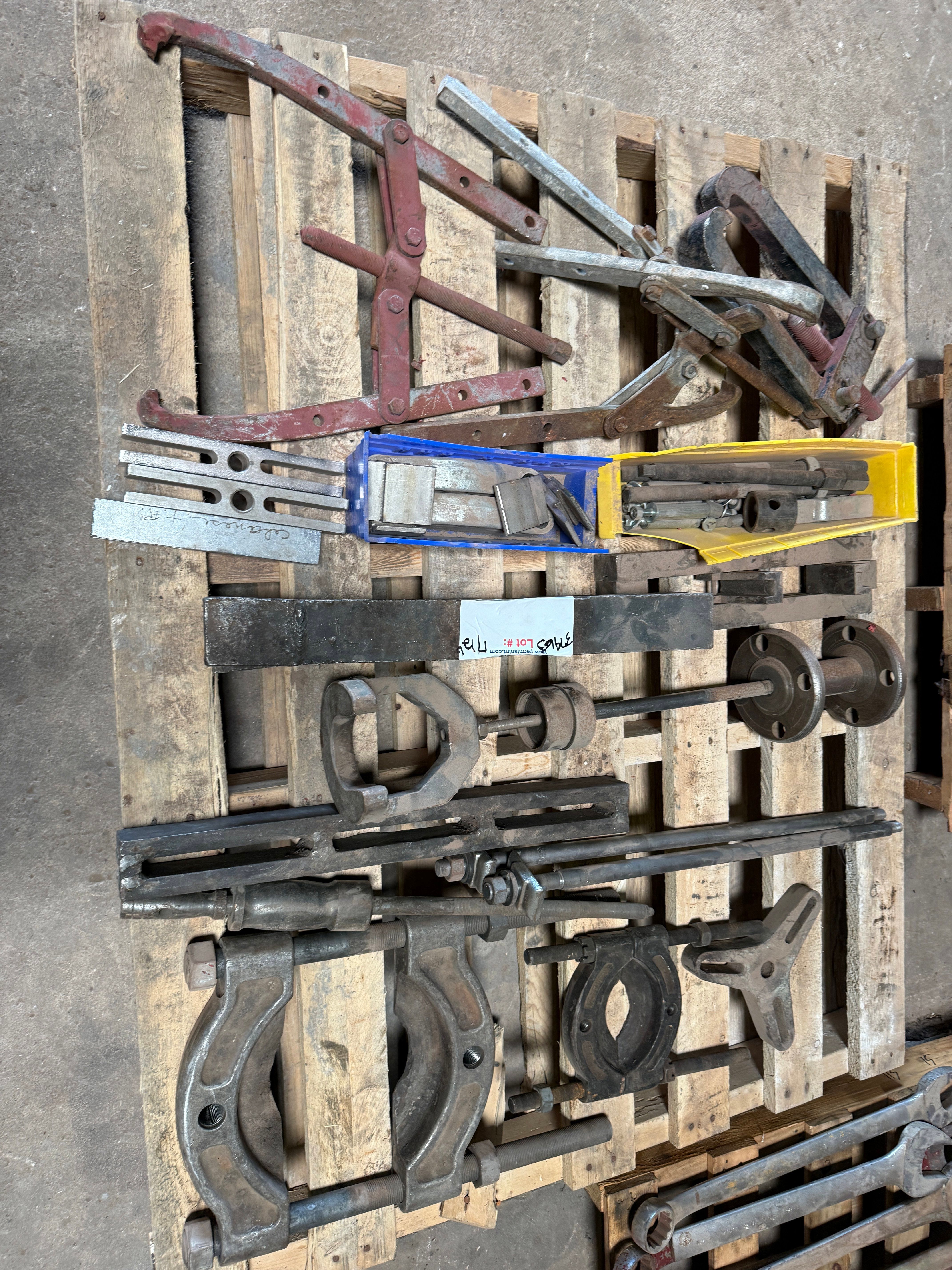 Used PALLET OF VARIOUS TYPE & SIZE PULLERS