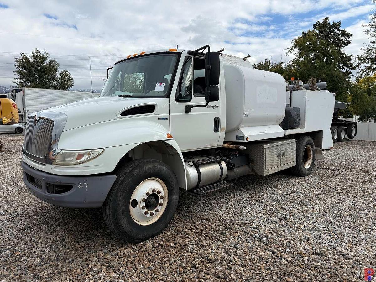 Used 2011 INTERNATIONAL DURASTAR 4400 FUEL LUBE TRUCK