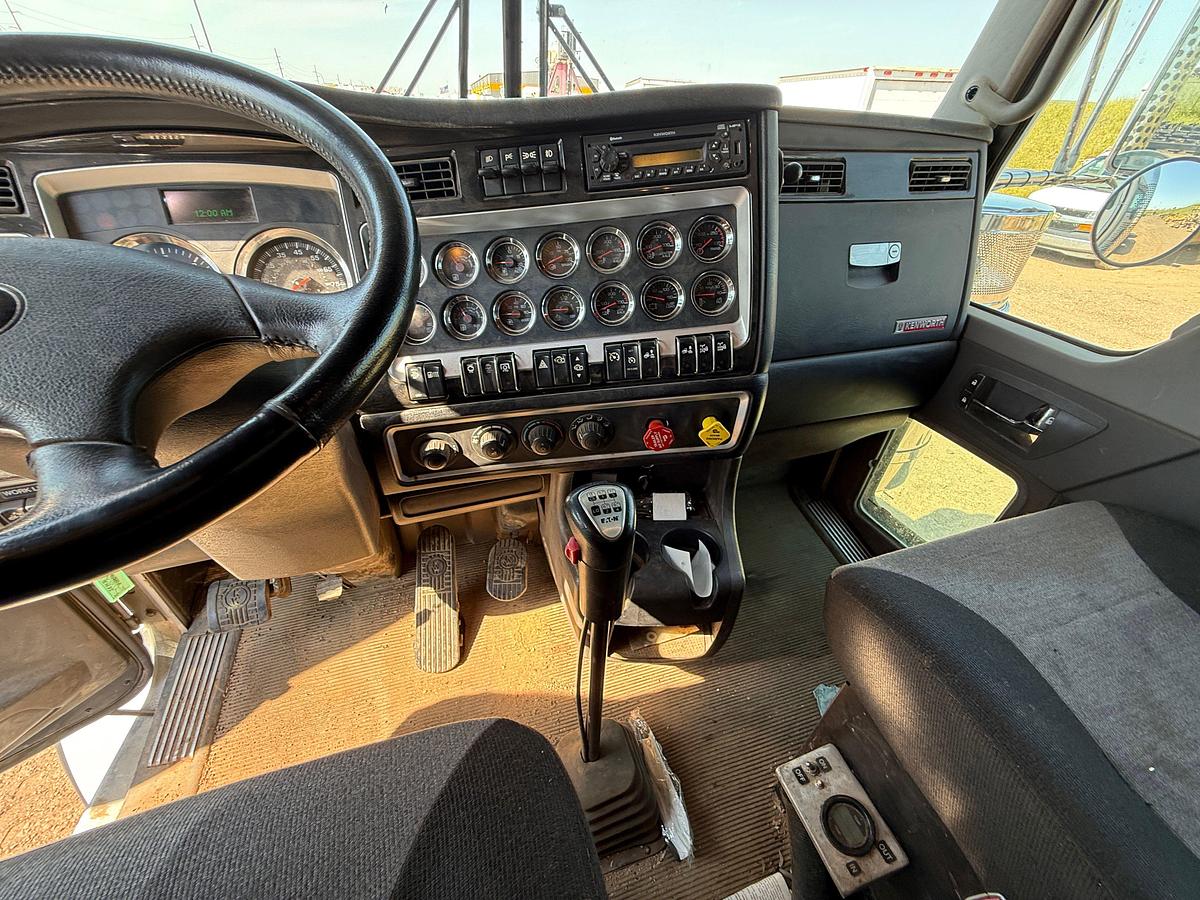 Used 2014 KENWORTH T800 TRI-DRIVE HEAVY HAUL 36" SLEEPER TRUCK