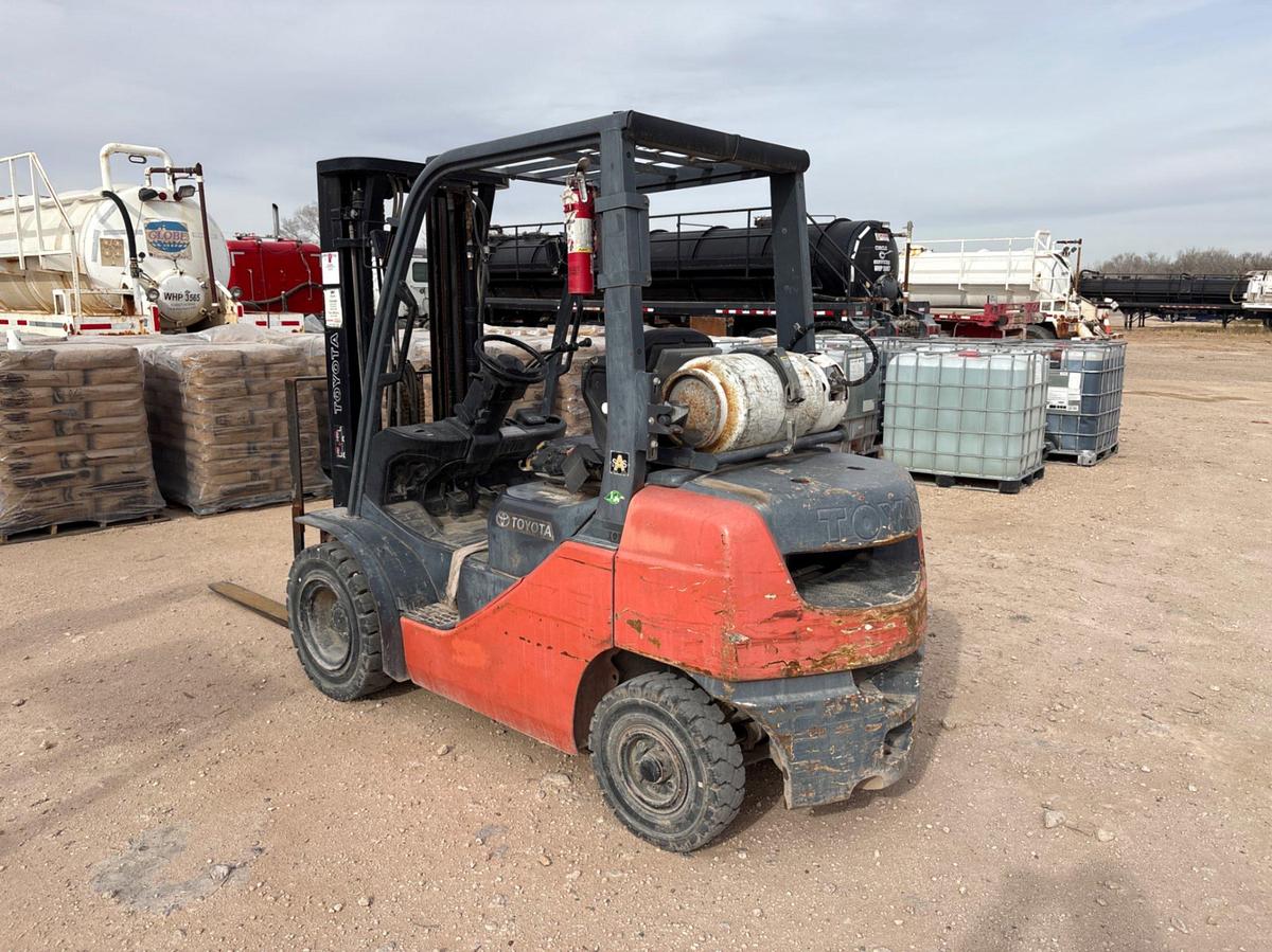 Used Toyota 8FGU25 5,000lbs forklift