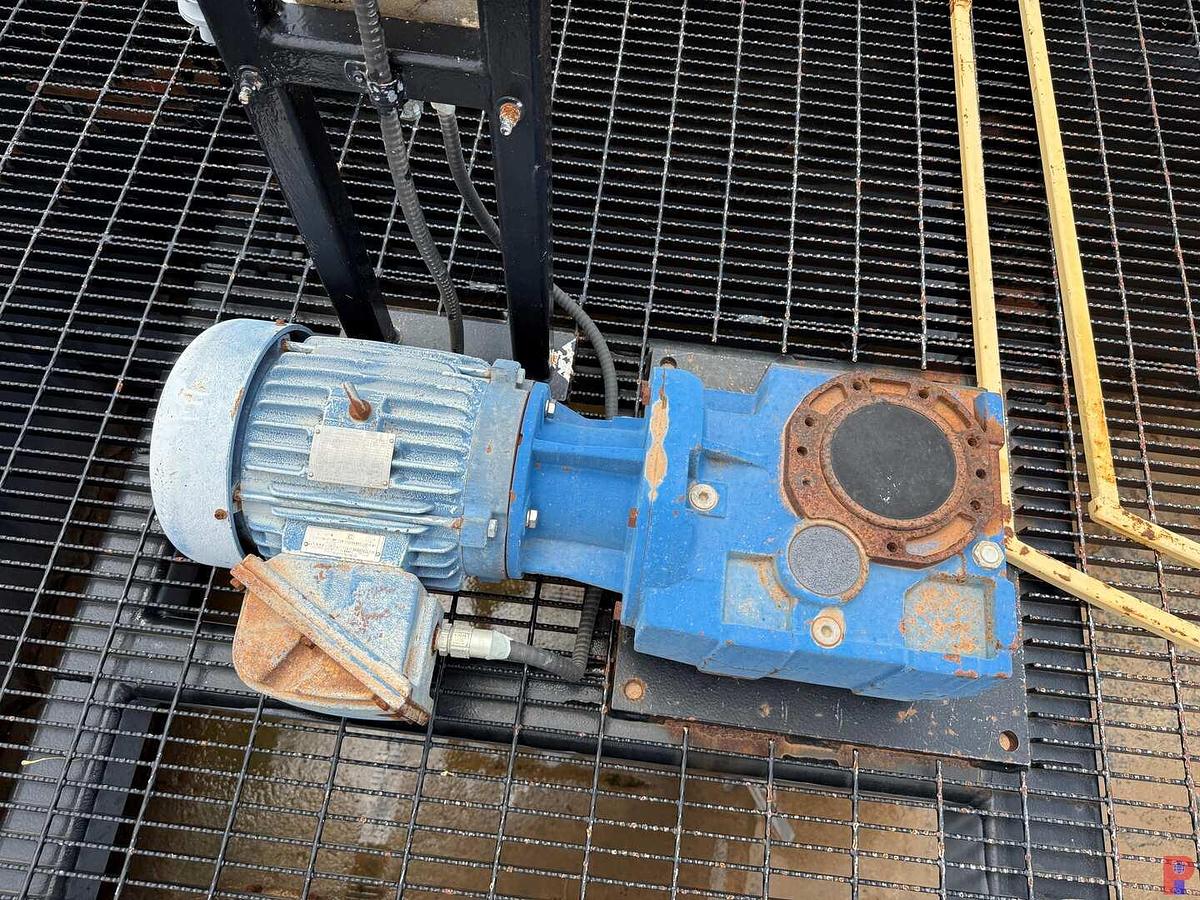 Used 27’L X 10’W X 6.5’H 2-COMPARTMENT 260 BBL. MIXING TANK P/B (4) 75 HP ELECTRIC MOTORS