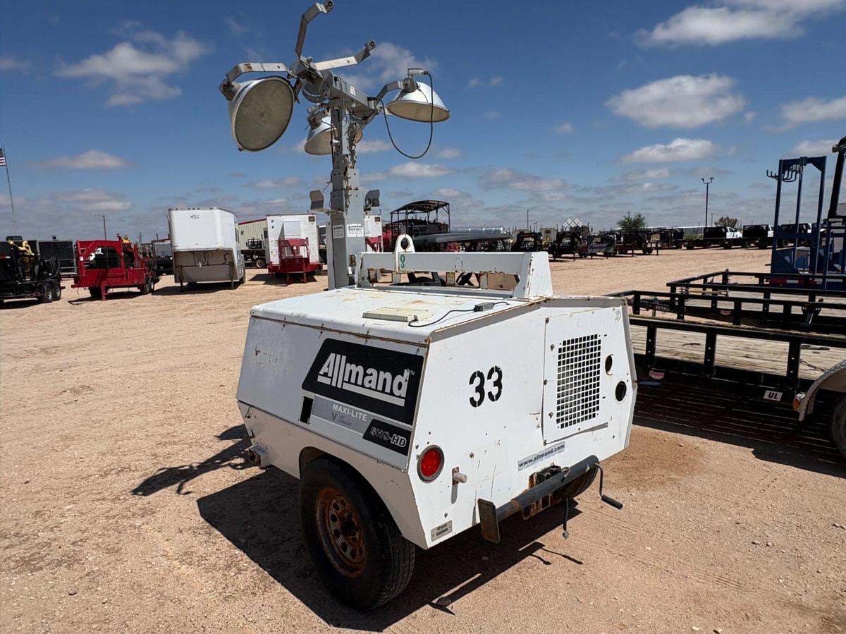 Used ALLMAND MAXI-LITE V SERIES S/A BUMPER PULL LIGHT TOWER, INOP.