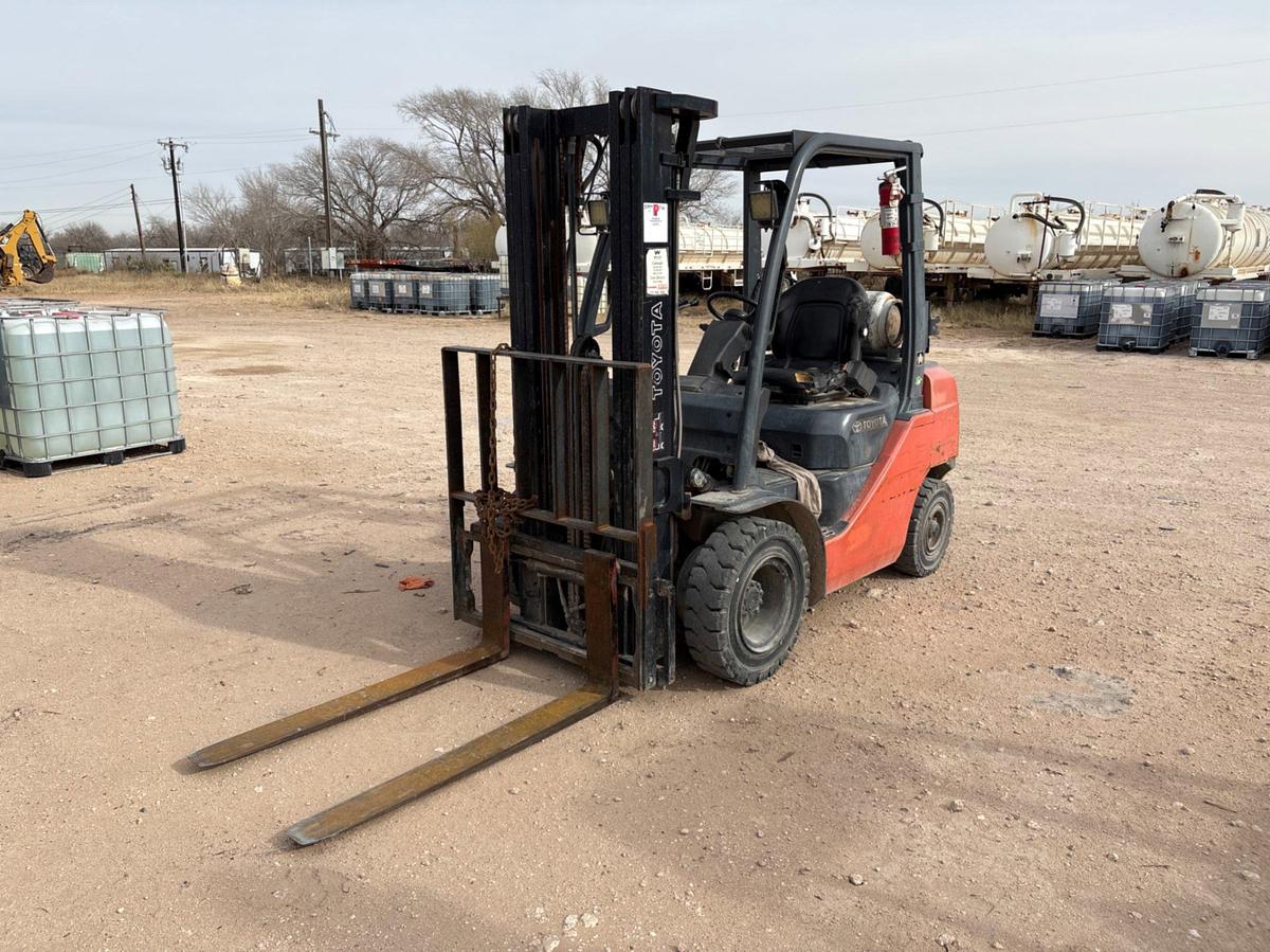 Used Toyota 8FGU25 5,000lbs forklift