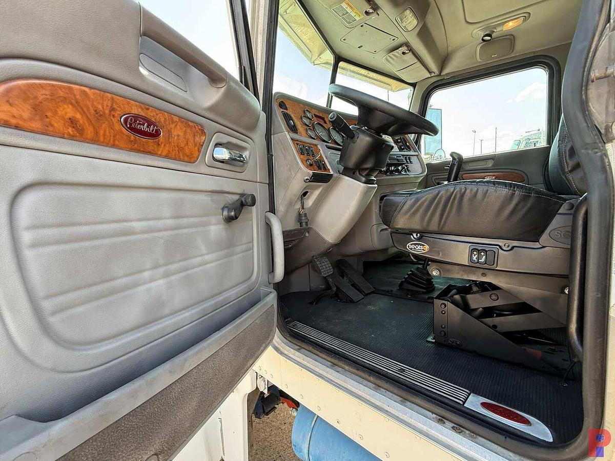 Used 2008 PETERBILT 367 T/A 36” SLEEPER TRUCK