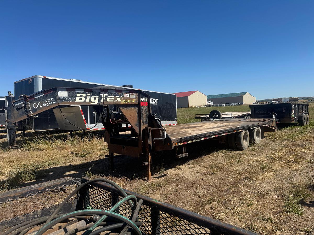Used 2017 BIG TEX 25' TANDEM DUAL WHEEL FLATBED GOOSENECK TRAILER W/ DOVETAIL & MEGA RAMPS