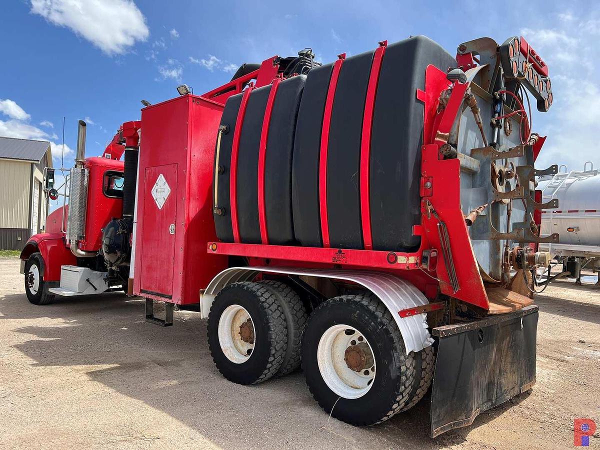 Used 2004 PETERBILT 357 T/A HYDRO-VAC TRUCK