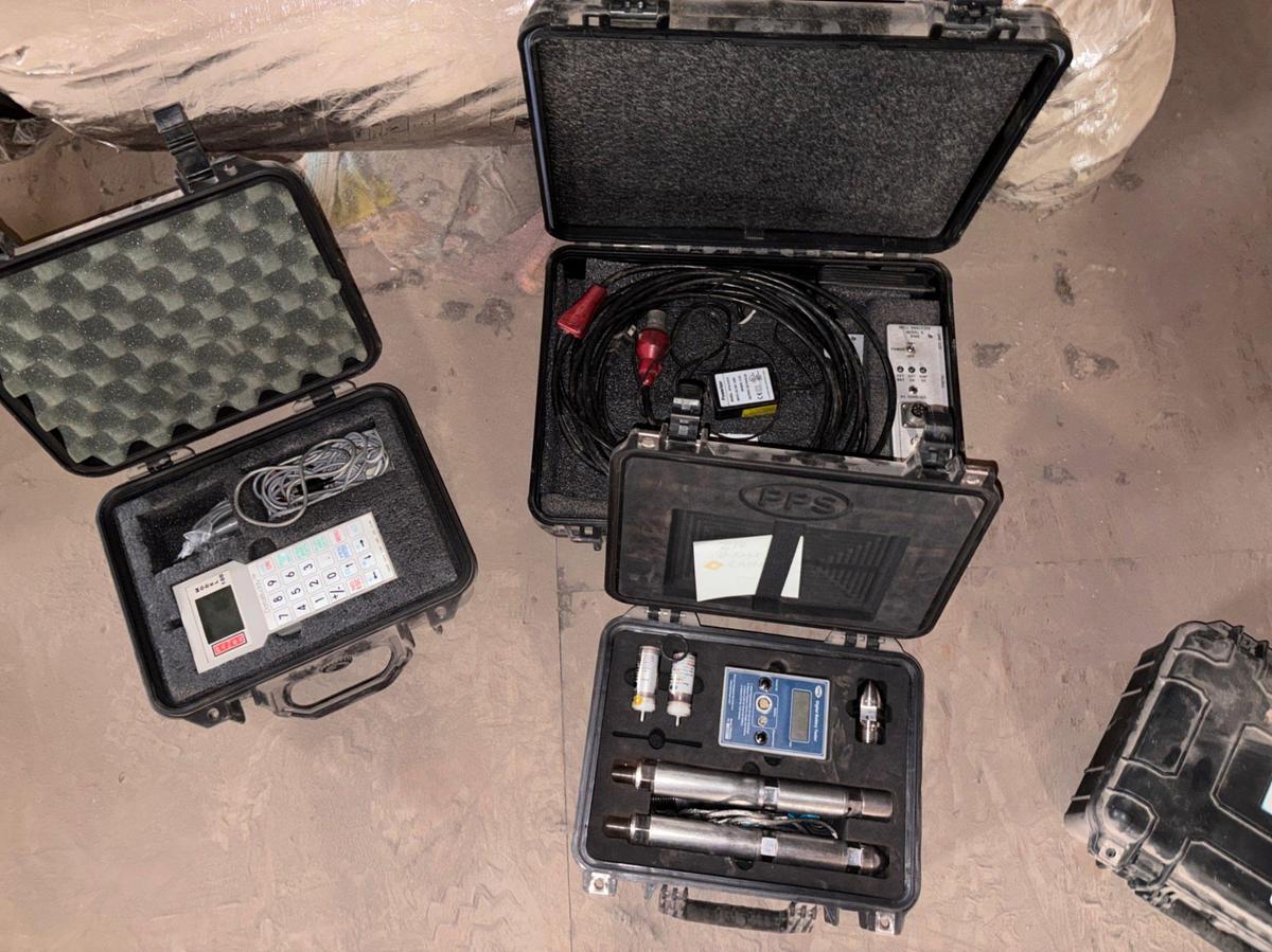 Used (4) cases of PPS smartview digital pressure gauges