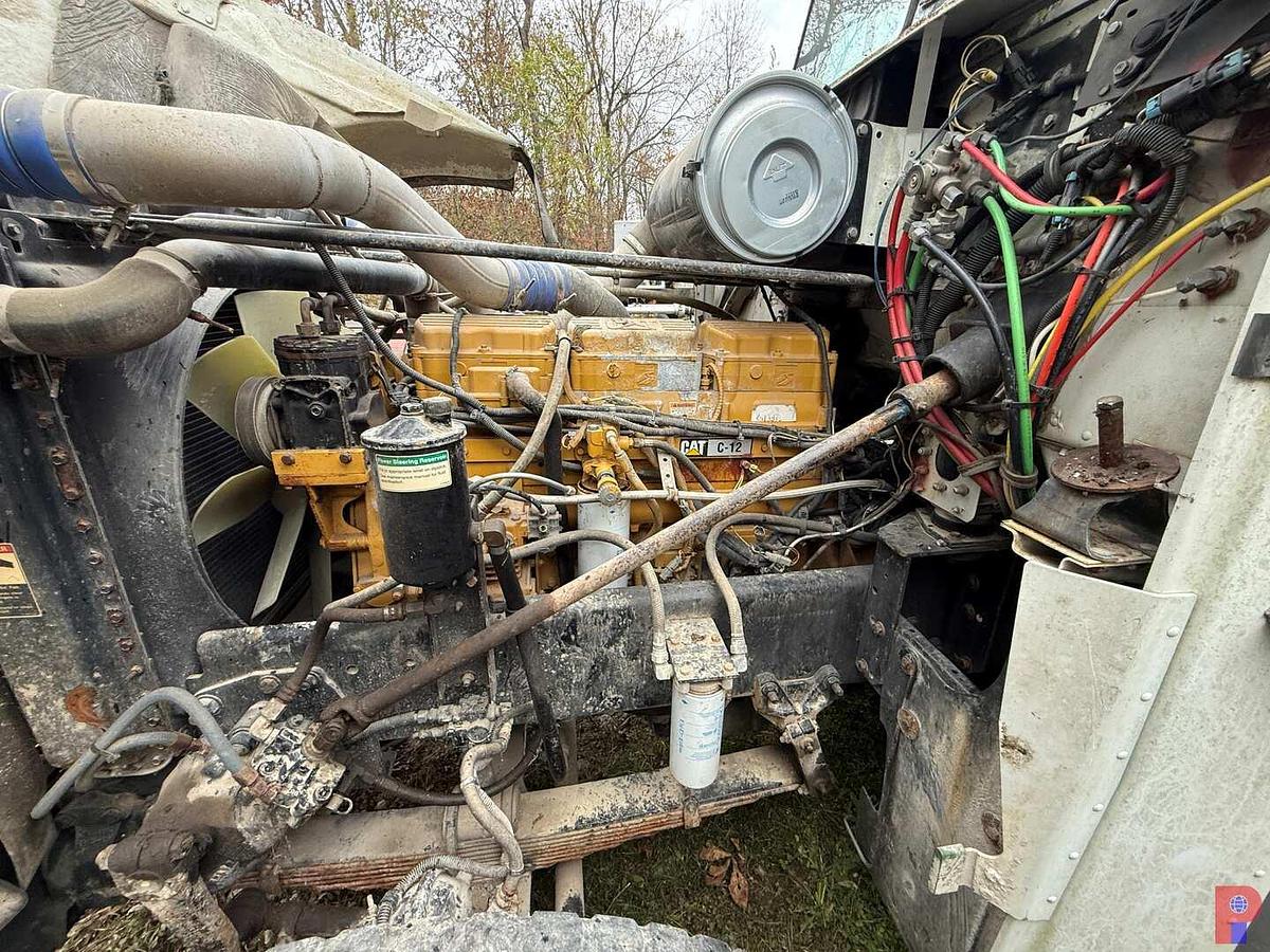 Used 2000 FRIEGHTLINER  FLD 120SD T/A W/ NATIONAL 600C CRANE TRUCK