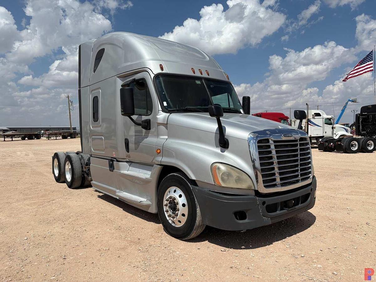 Used 2018 FREIGHTLINER CASCADIA T/A SLEEPER HAUL TRUCK