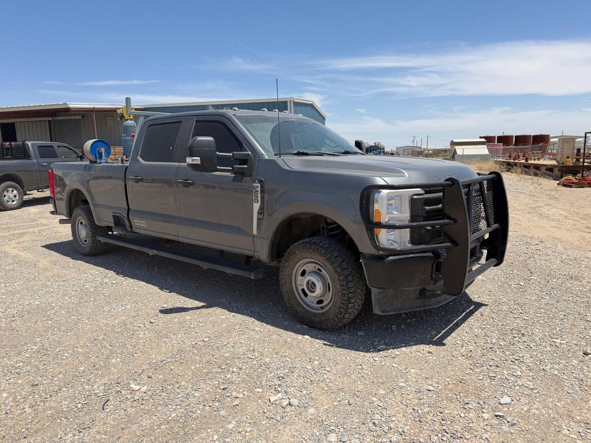 Used 2023 Ford F-250 Crew Cab 4x4 pickup (gas)