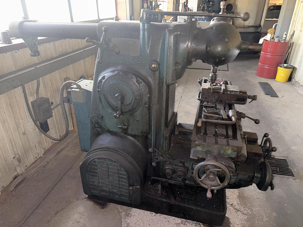 Used MILWAUKEE MODEL K MILLING MACHINE