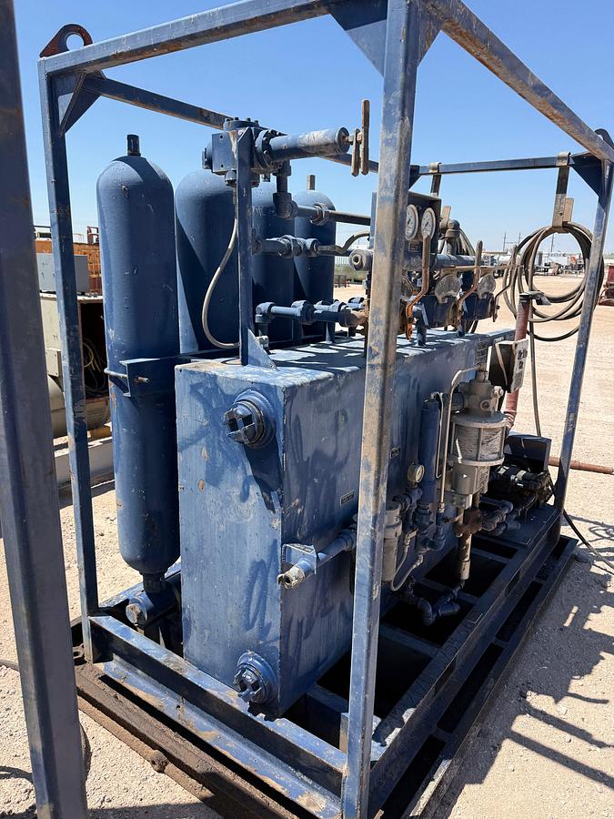 Used MEYERS 3-STATION 4-BOTTLE ACCUMULATOR CLOSING UNIT, SKIDDED