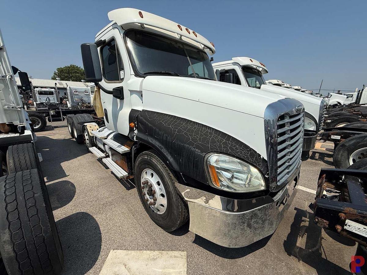 Used 2018 FREIGHTLINER CASCADIA TRI AXLE DAY CAB TRUCK TRACTOR