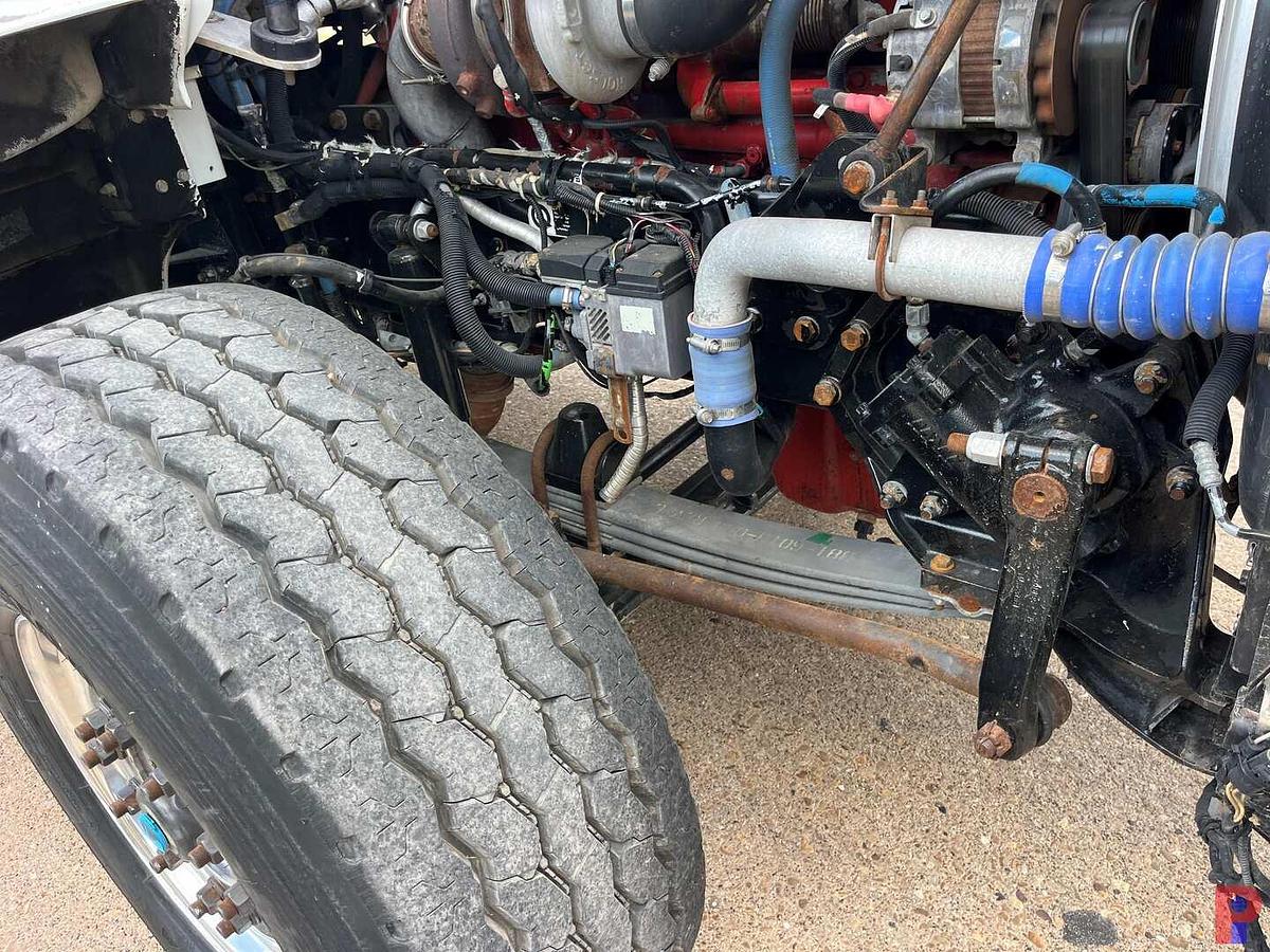 Used 2013 KENWORTH T800 TRI AXLE 36” SLEEPER TRUCK