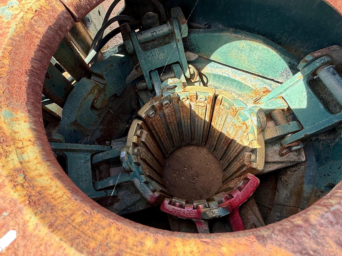 Used LOT W/ (3) VARCO 350-TON SLIP TYPE SPIDER CASING ELEVATORS