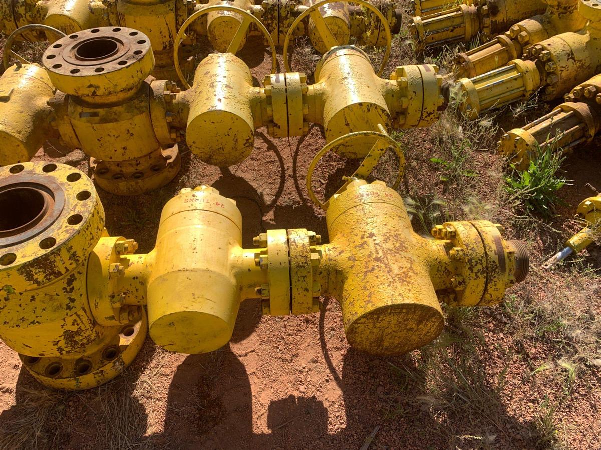 Used (5) 7-1/16 10k Fluid Crosses w/ (20) 4-1/16 10k Manual Plug Valves