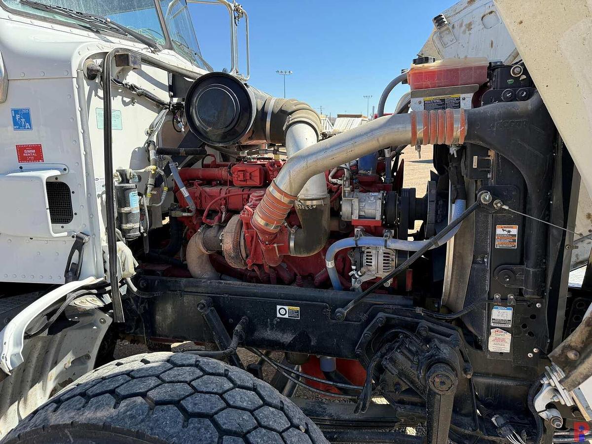 Used 2019 NATIONAL NBT30H-2 30 TON T/A CRANE TRUCK ON  2019 PETERBILT 367