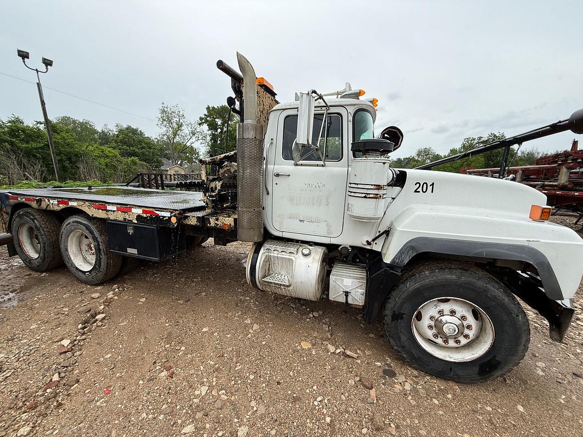 Used 2001 MACK RD688S T/A 45K MECH WINCH TRUCK