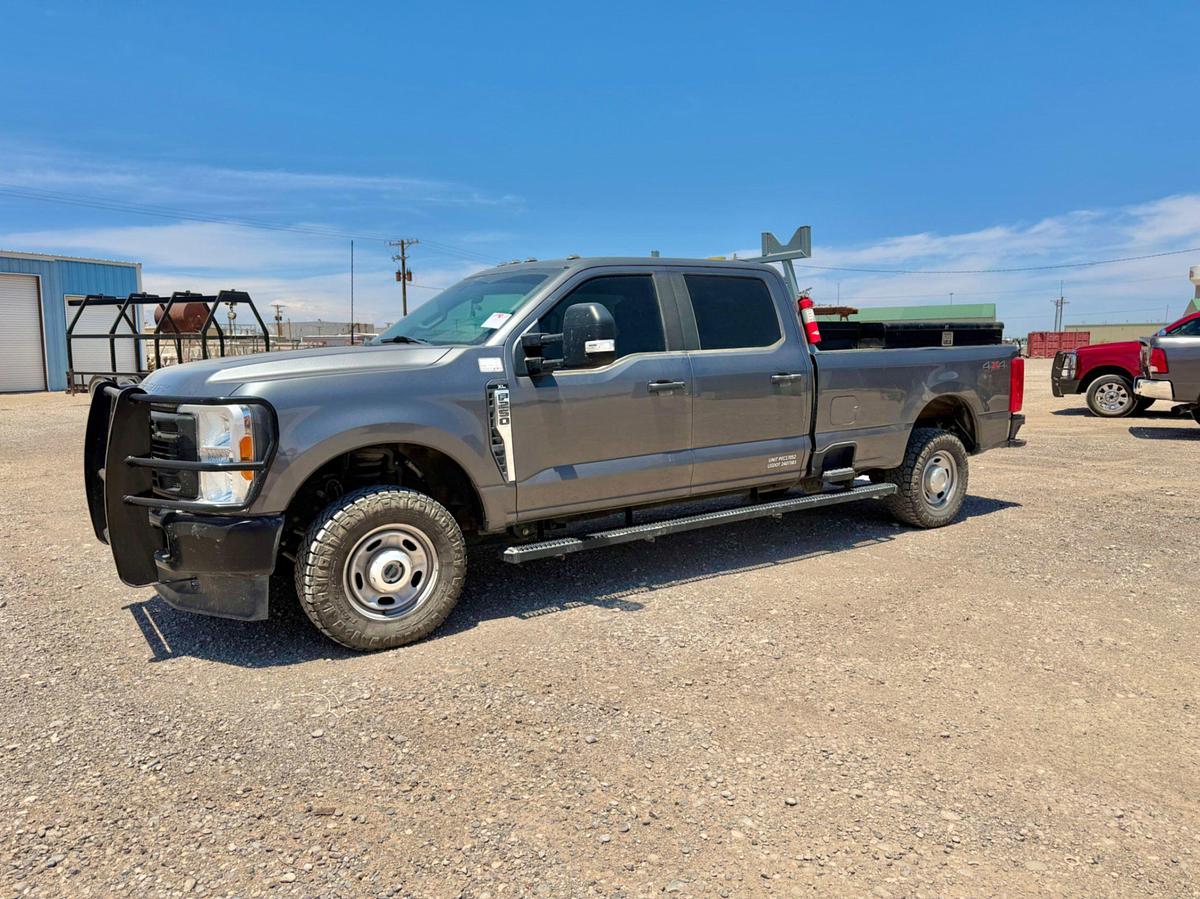 Used 2023 Ford F-250 Crew Cab 4x4 pickup (gas)