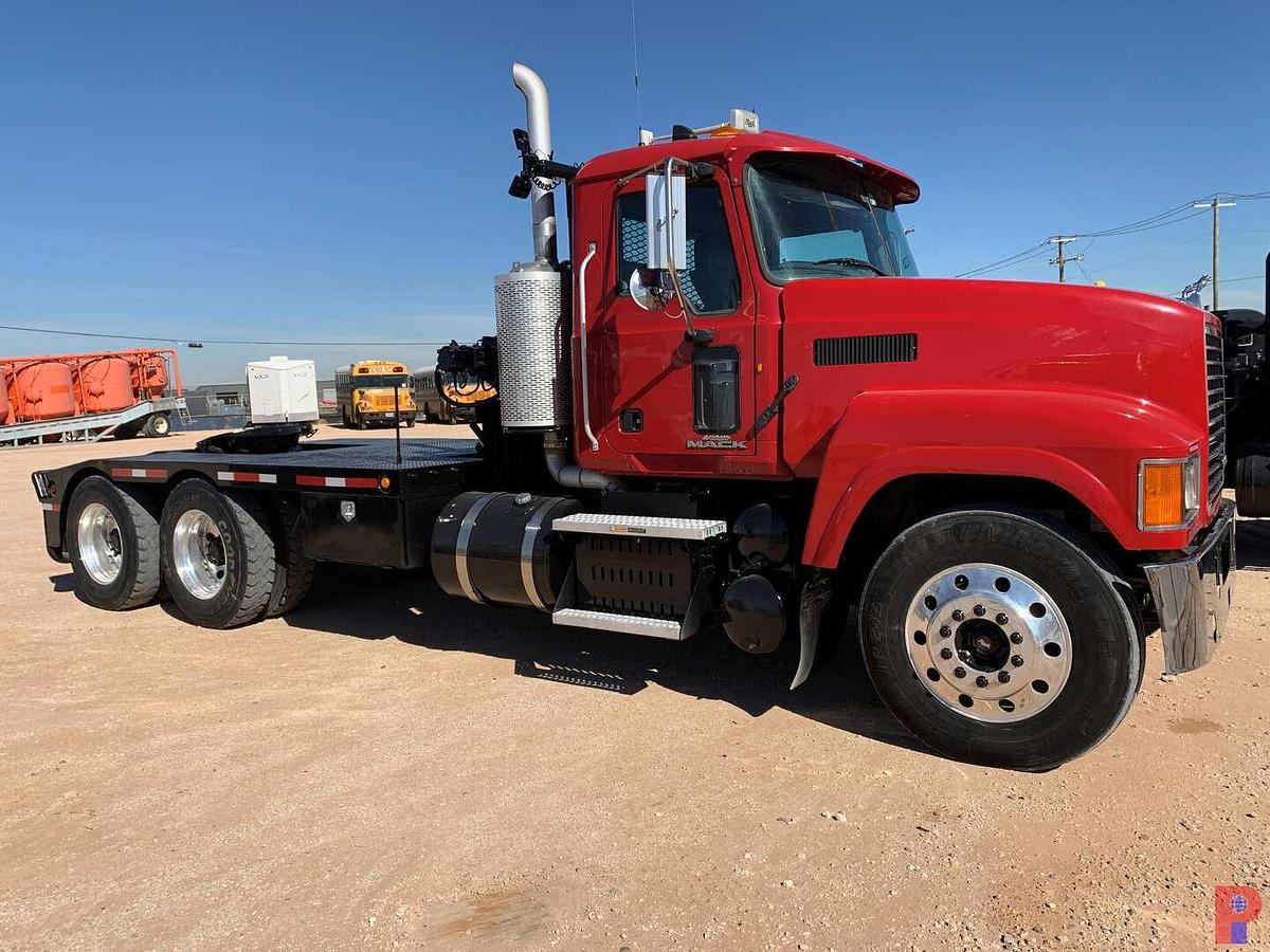 Used 2013 MACK PINNACLE T/A DAYCAB WINCH TRUCK