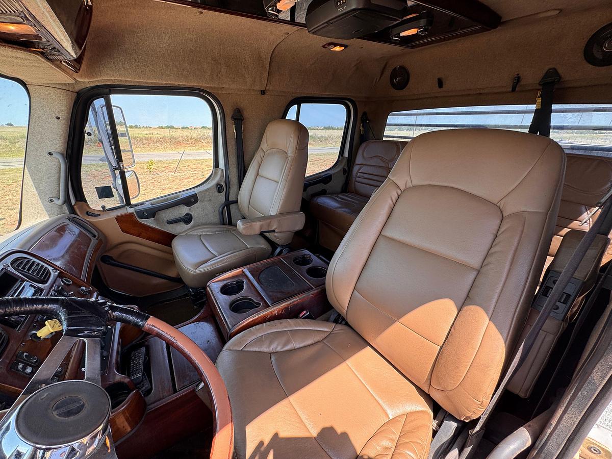 Used 2006 FRIEGHTLINER M2 CREW CAB HAUL TRUCK
