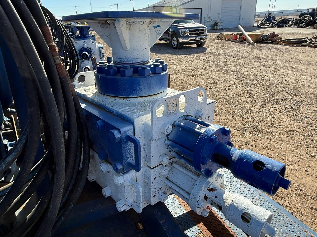 Used 7-1/16 5M 2-7/8 DBL HYD BOP 2-STATION MTD ON 2008 BT T/A BP ACCUMULATOR CLOSING UNIT TRAILER