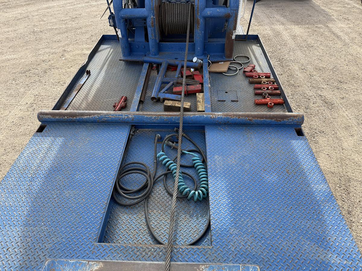 Used 2014 MACK PINNACLE CHU613 T/A 80K HYD. SLICK BACK WINCH TRUCK