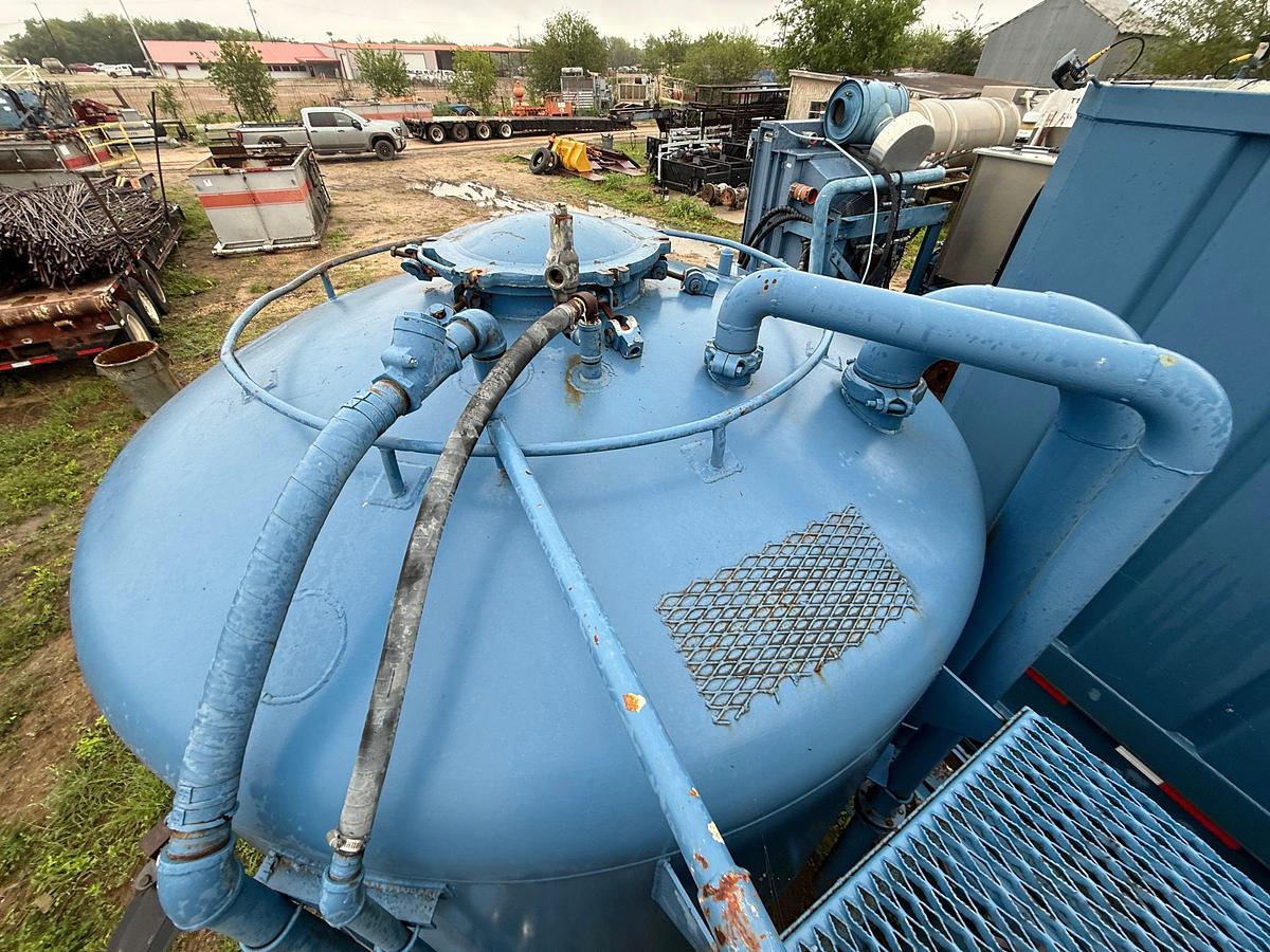 Used DBL POD 660 CF T/A BULK CEMENT TRAILER