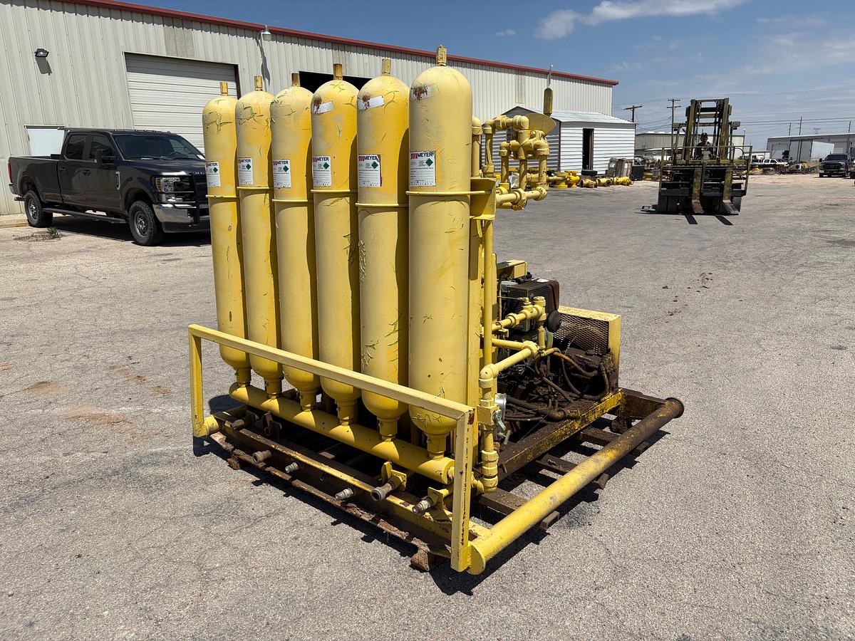 Used 4-station closing unit, skidded, turned over, did not start