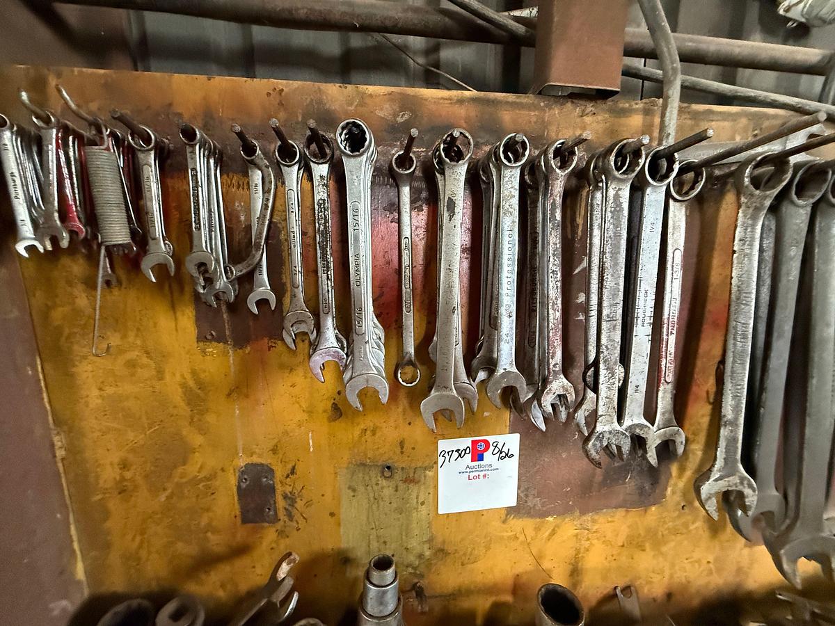 Used WALL SECTION OF WRENCHES, SOCKETS, EXTENSIONS & RELATED