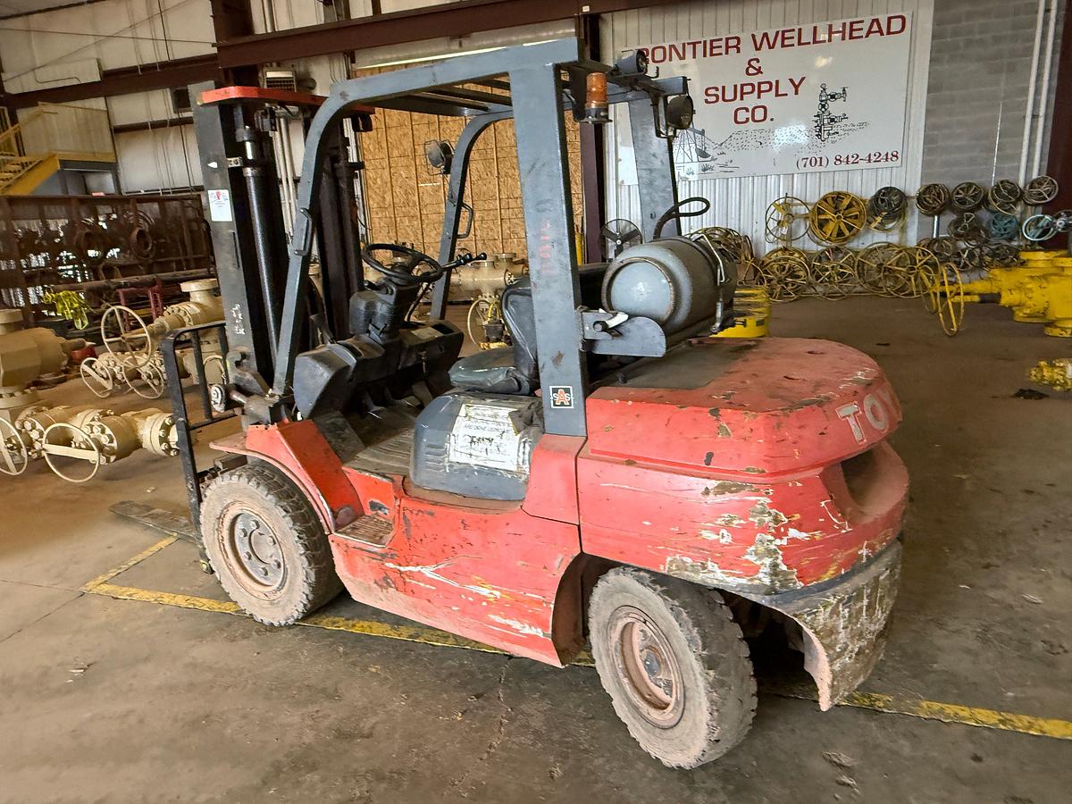 Used TOYOTA 7FGU35 7.3K LB FORKLIFT