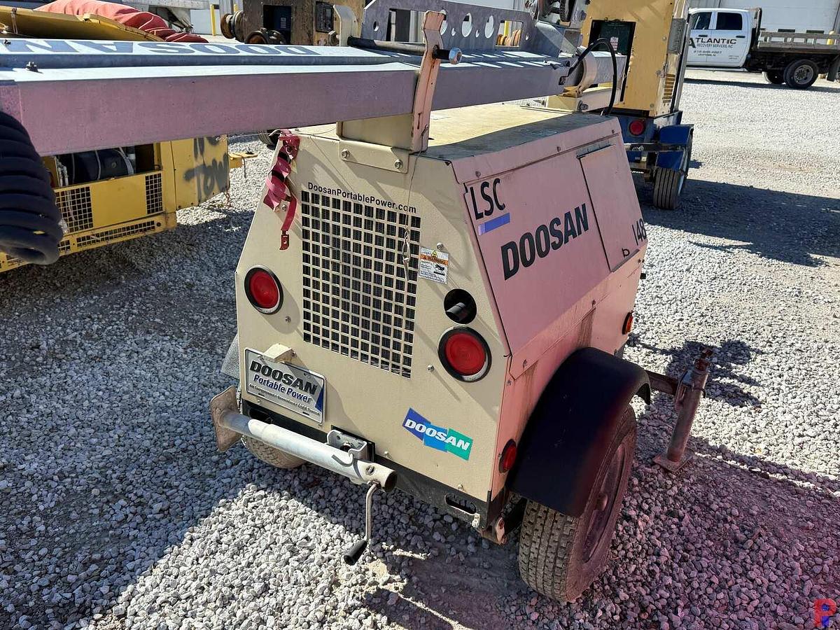 Used DOOSAN LSC TELESCOPING LIGHT TOWER, TOWABLE