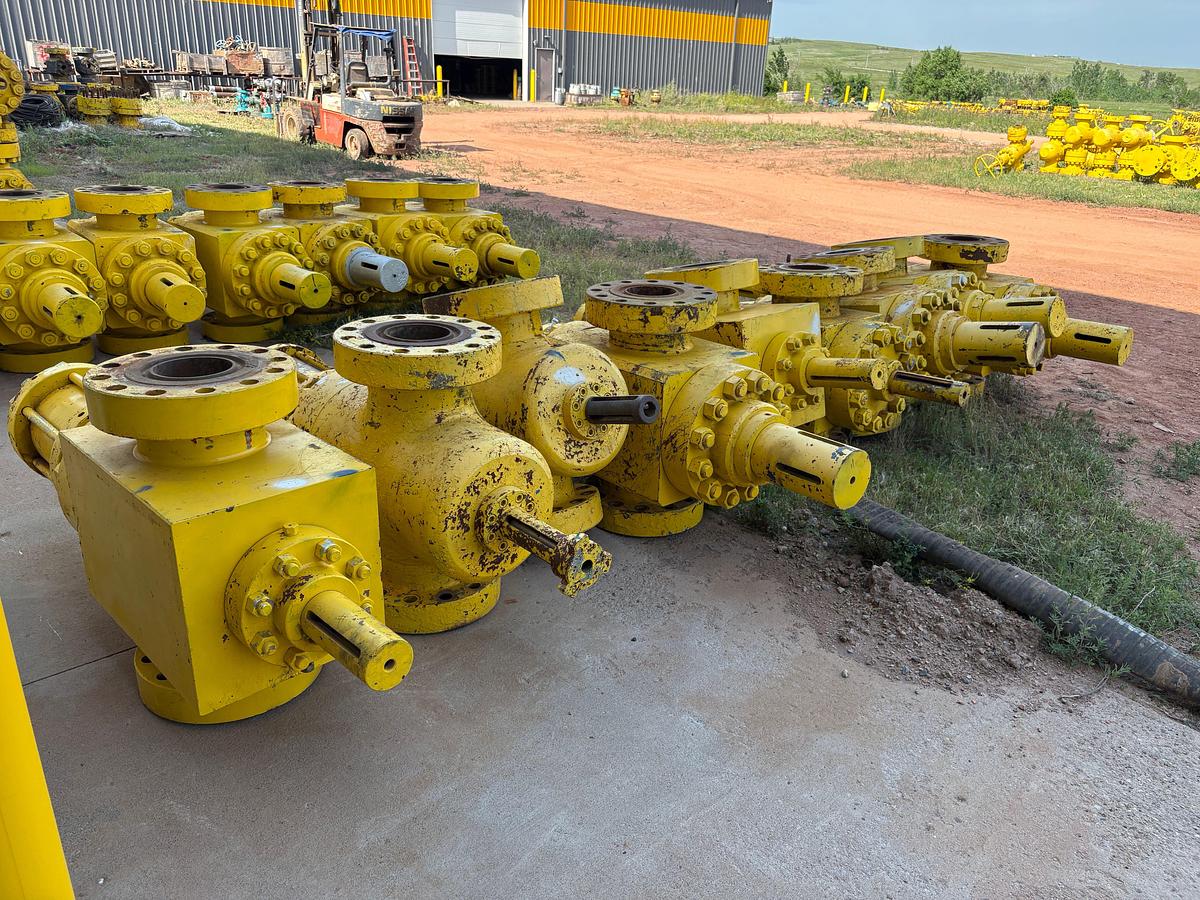 Used (9x$) 7-1/16” 10k hydraulic frac valves