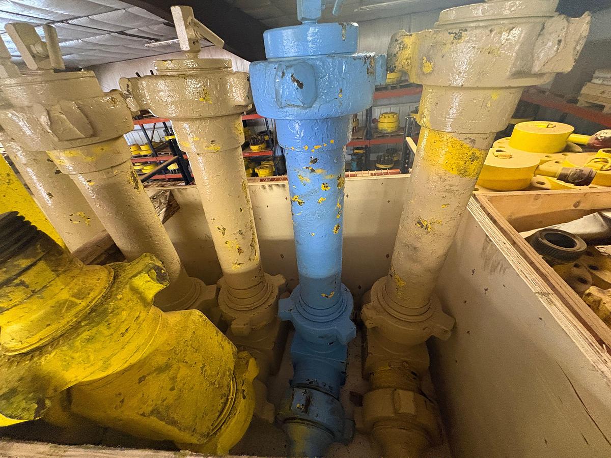 Used (25) 5” 10k spacer spools, (6) 5” 10k weco flanges, & crate w/ (8) 4” 1002 3-way fluid crosses