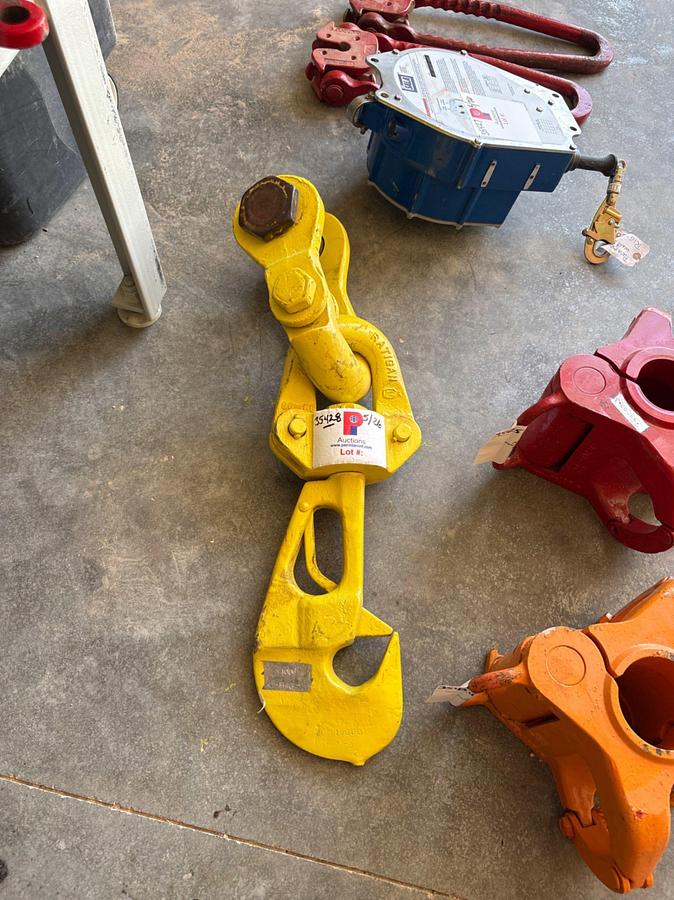 Used Ratigan 40 ton rod hook w/ clevis