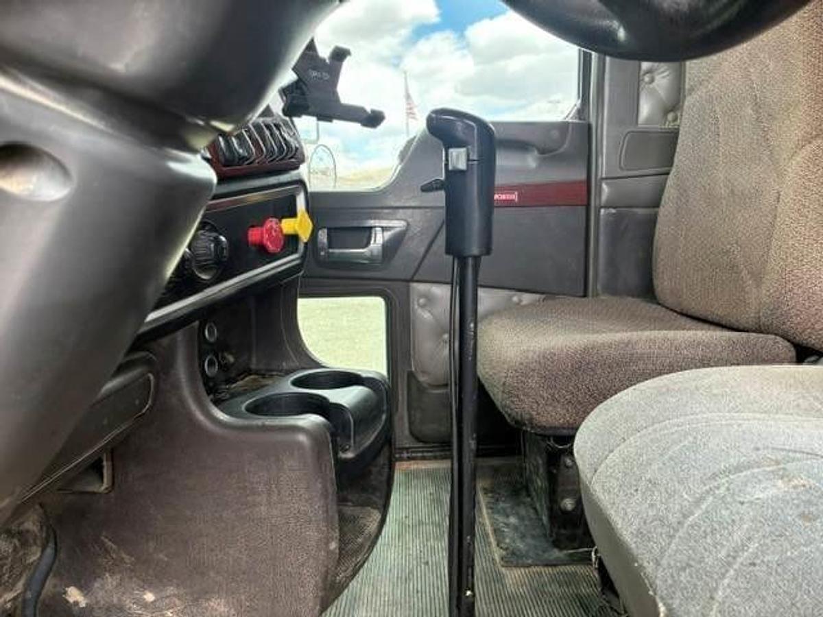 Used 2007 Kenworth T800 30 Ton Crane Truck