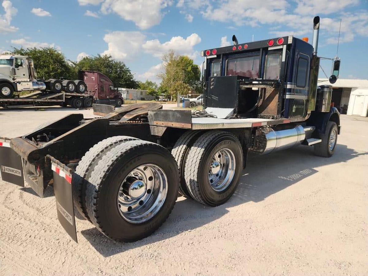 Used 1995 Kenworth T800B T/A SLEEPER TRUCK