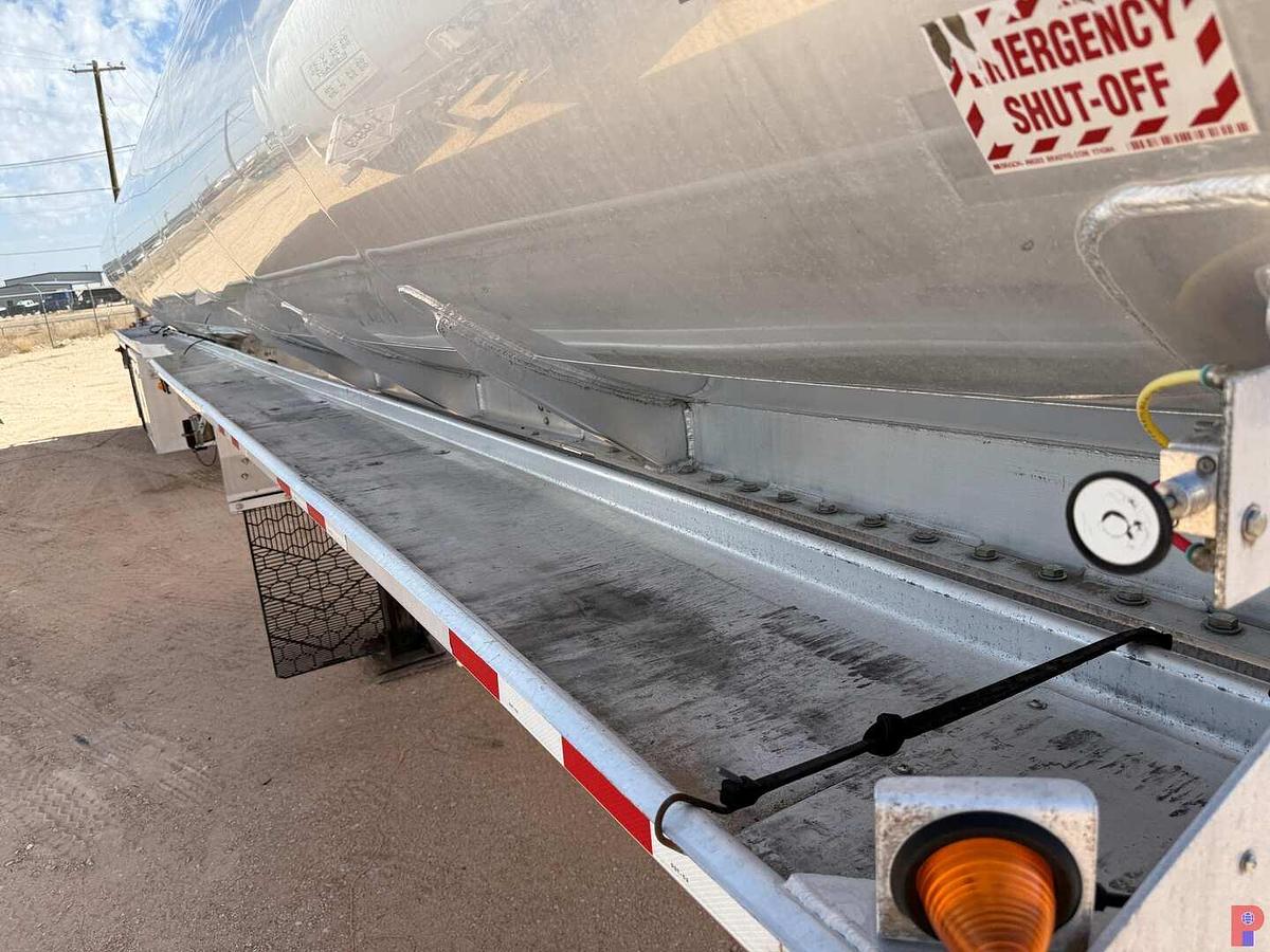Used 2014 POLAR TANK 9,400 GAL. FUEL TANK TRAILER