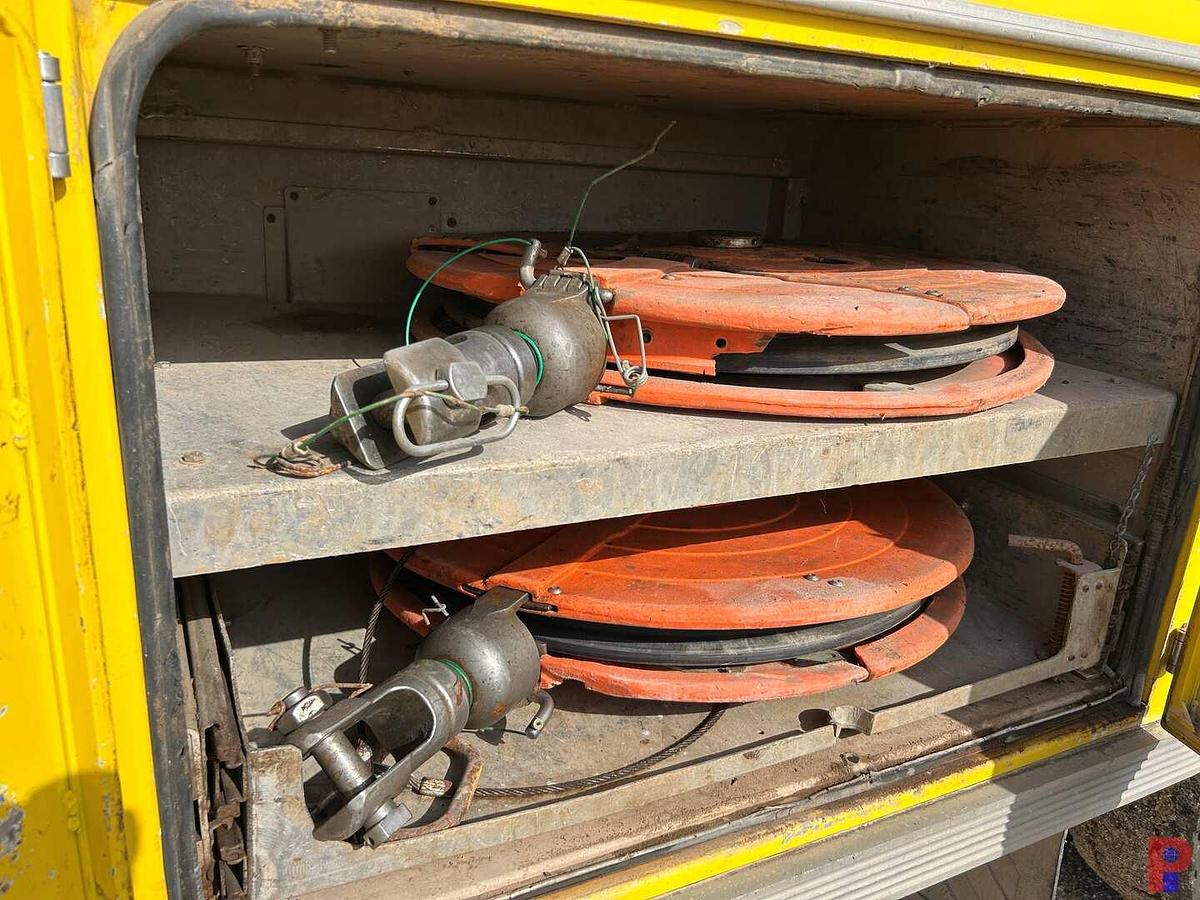 Used 2002 FREIGHTLINER ARGOSY T/A CABOVER WIRELINE TRUCK