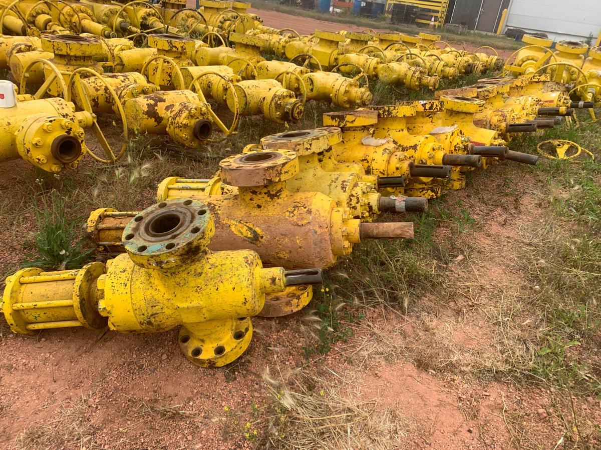 Used (14) 4-1/16 10k Hydraulic Gate Valves