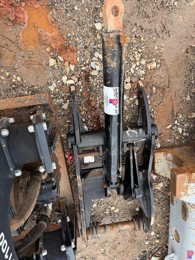 Used UNUSED MINI EXCAVATOR 38” HYDRAULIC THUMB