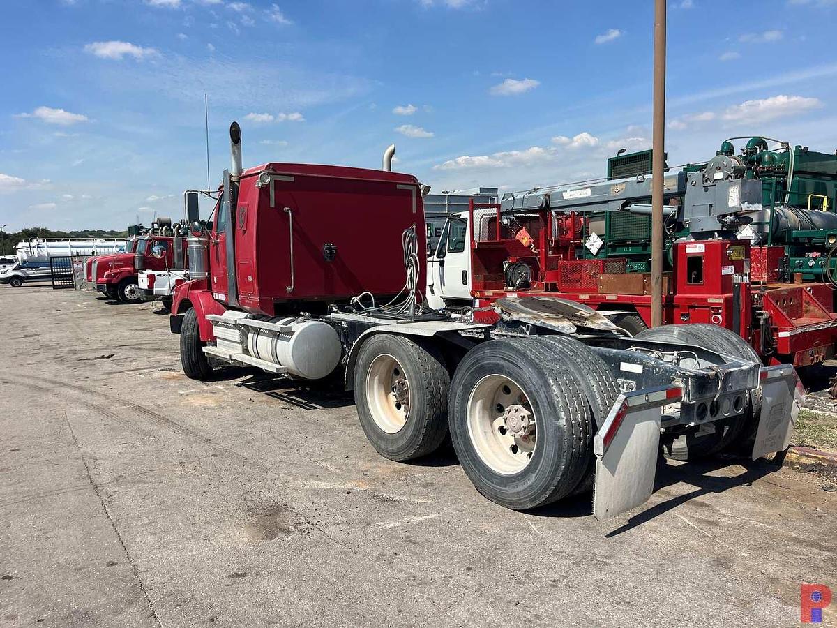 Used 2012 WESTERN STAR 4900 SB T/A 24” SLEEPER TRUCK