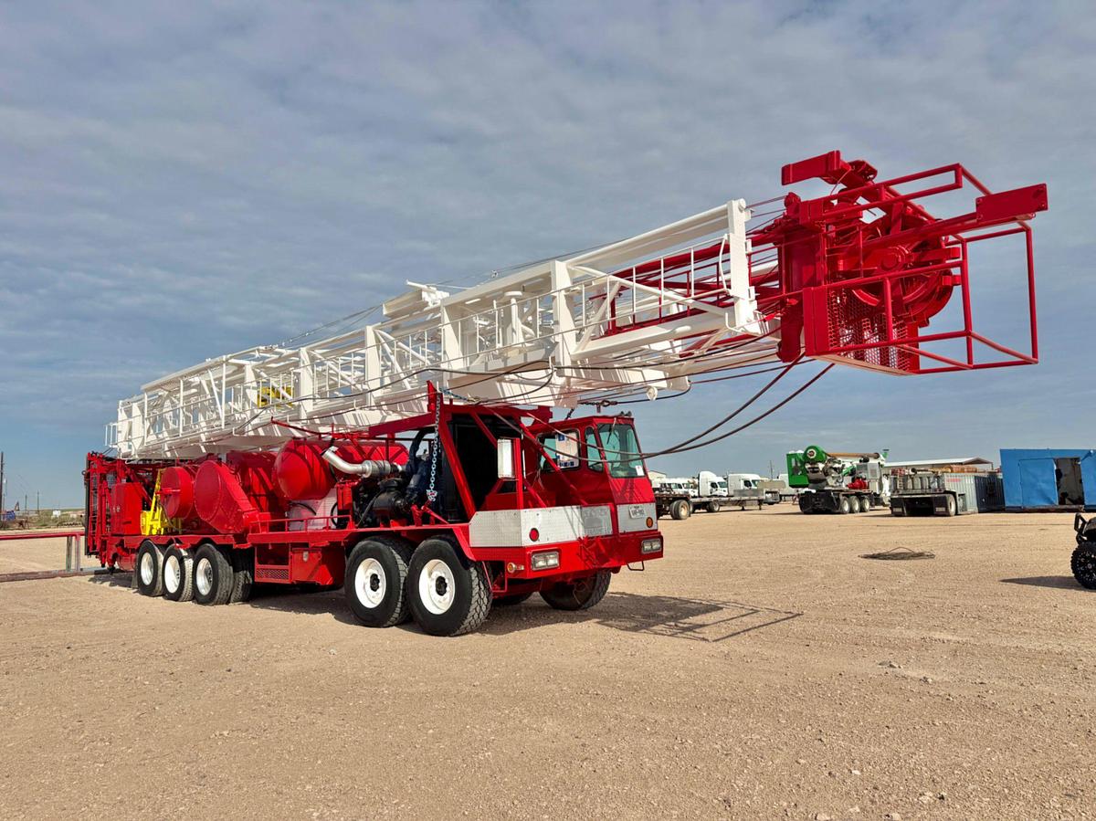 Used Skytop Brewster 5 axle DD Well Service Rig, 96-210k Mast