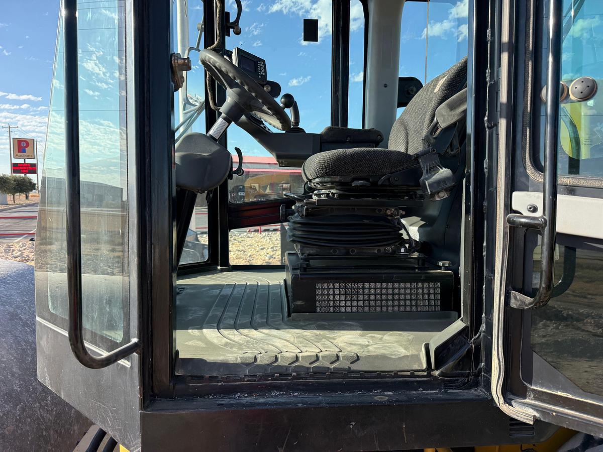 Used 2013 CATERPILLAR CS56B VIBRATORY SMOOTH DRUM COMPACTOR
