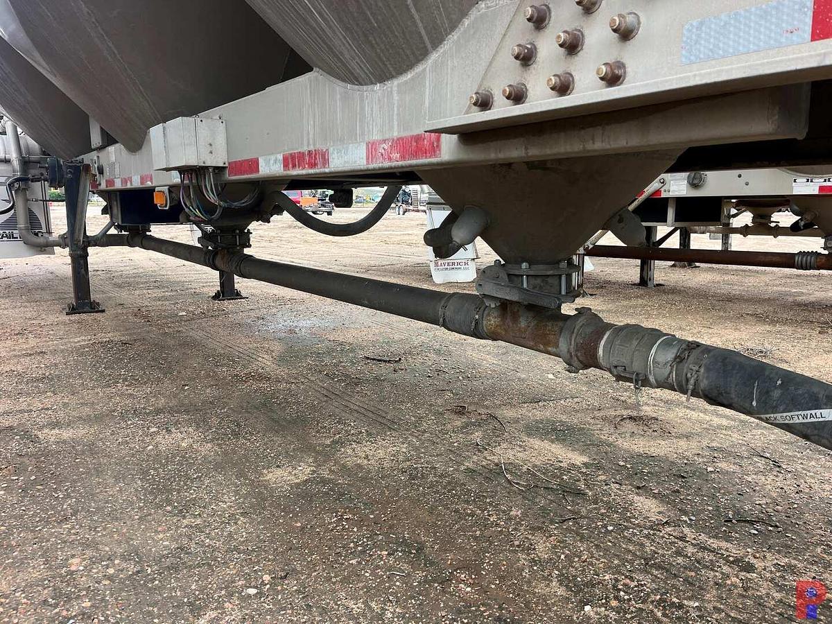 Used 2005 TRAIL KING 1,000 CU. FT. ALUMINUM PNEUMATIC TRAILER W/ BLOWER