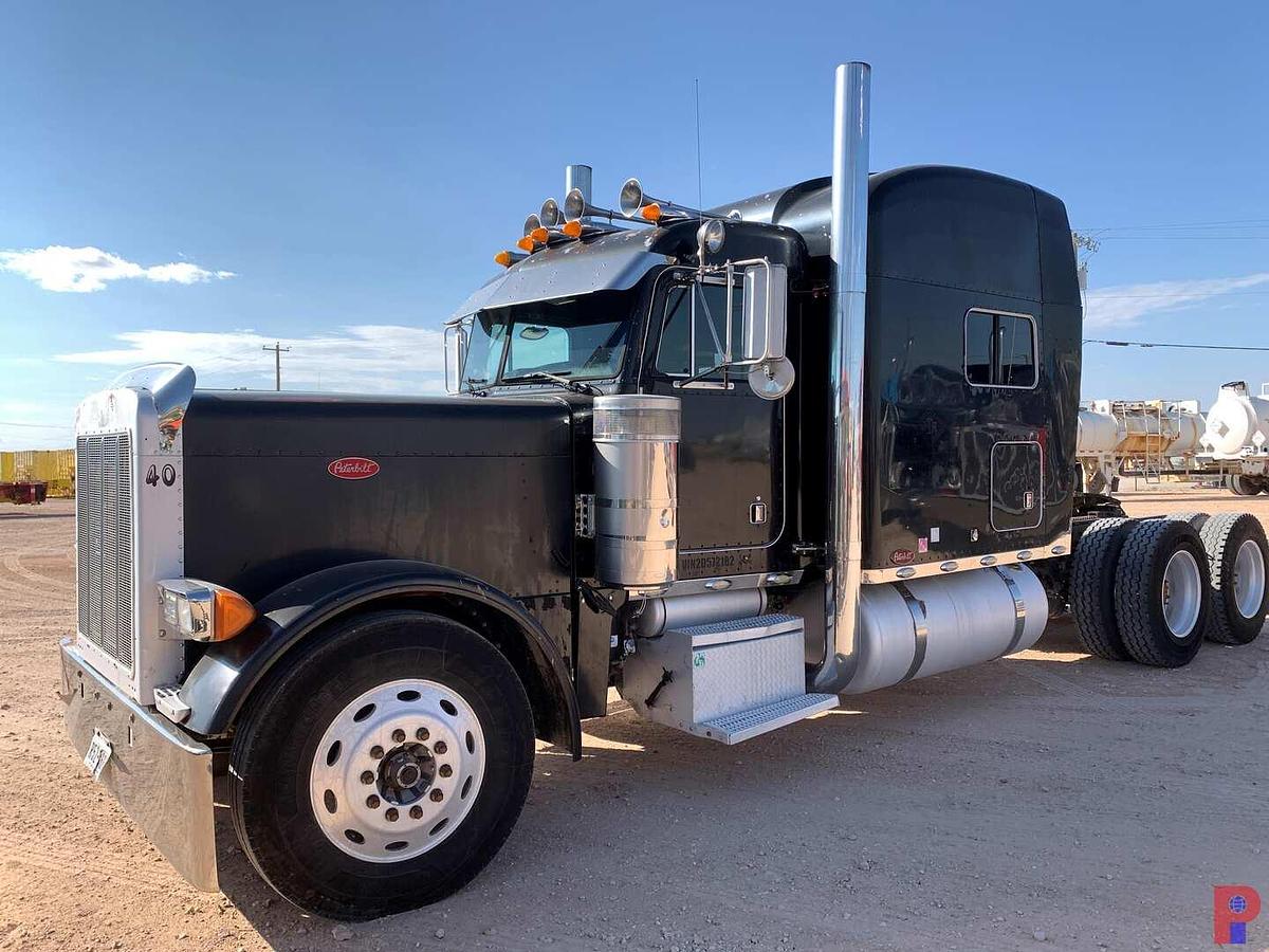 Used 2002 PETERBILT 379 EXT HOOD T/A 68” SLEEPER TRUCK