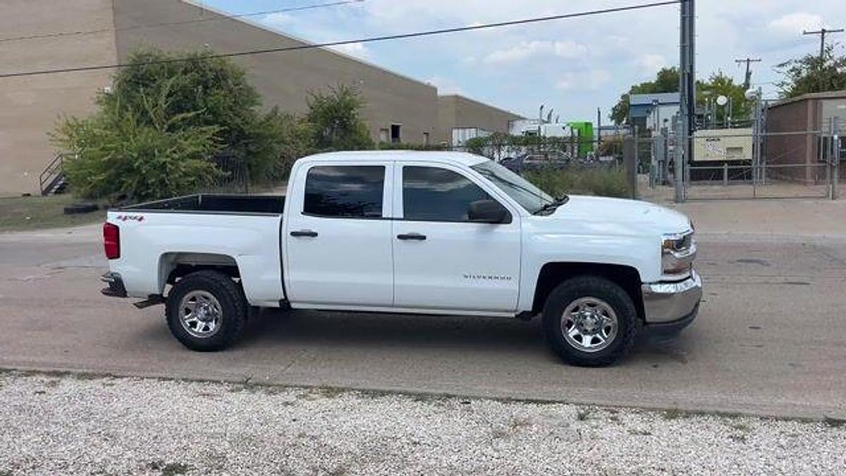 Used 2017 CHEVROLET SILVERADO 4X4 CREW CAB PICKUP