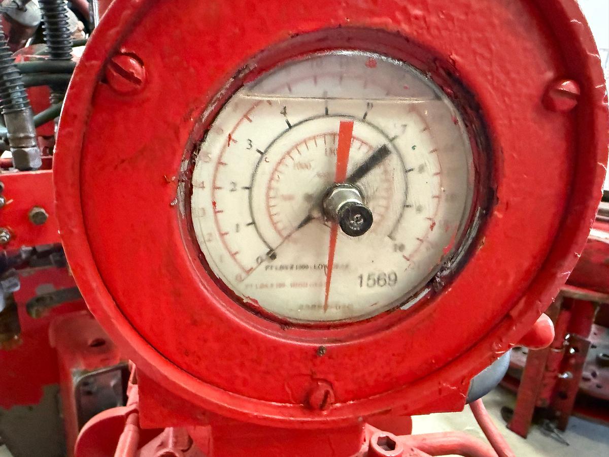 Used OIL COUNTRY 55000 HYDRAULIC TUBING TONG W/ AIR BACK-UP & HANGER